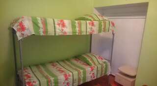 Гостиница Barabulka Ялта Спальное место на двухъярусной кровати в общем номере для мужчин-1