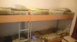 Гостиница Barabulka Ялта Спальное место на двухъярусной кровати в общем номере для женщин-3